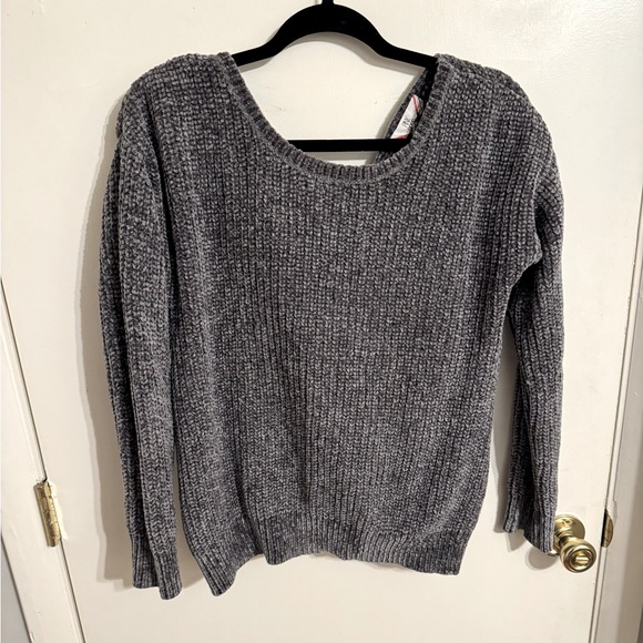 Women’s Sweater - Picture 2 of 3